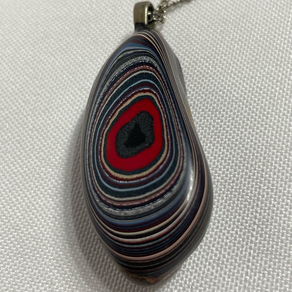 Unique clay pendant necklace & earring set great condition - Picture 8 of 9